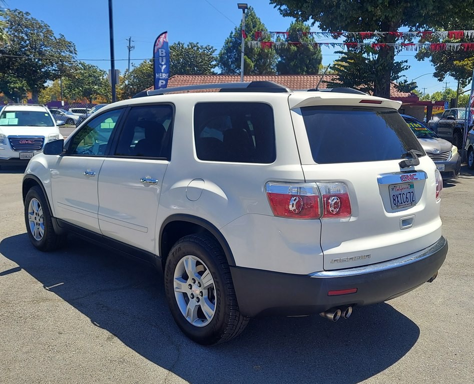 2012 GMC Acadia Image 2