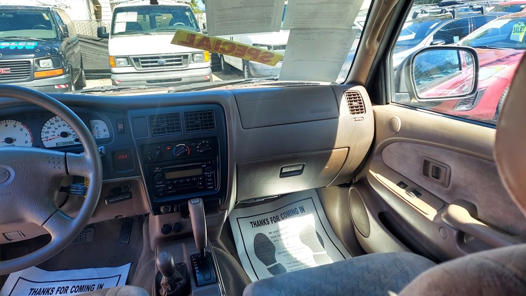 2003 Toyota Tacoma Image 8