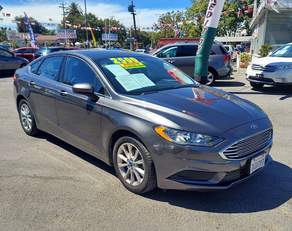 2017 Ford Fusion Image 2