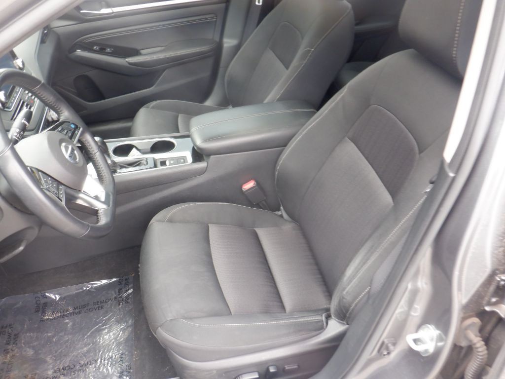 2020 Nissan Altima Image 10