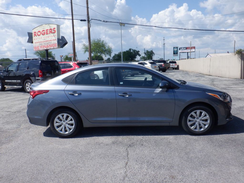 2020 Hyundai Accent Image 2