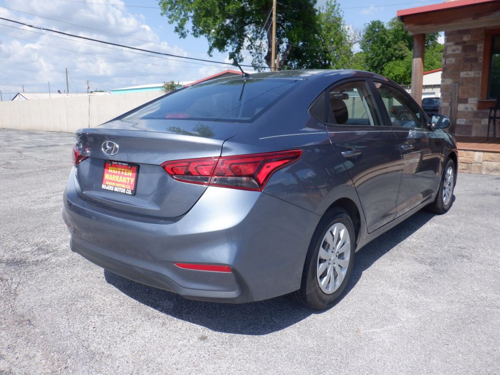 2020 Hyundai Accent Image 3
