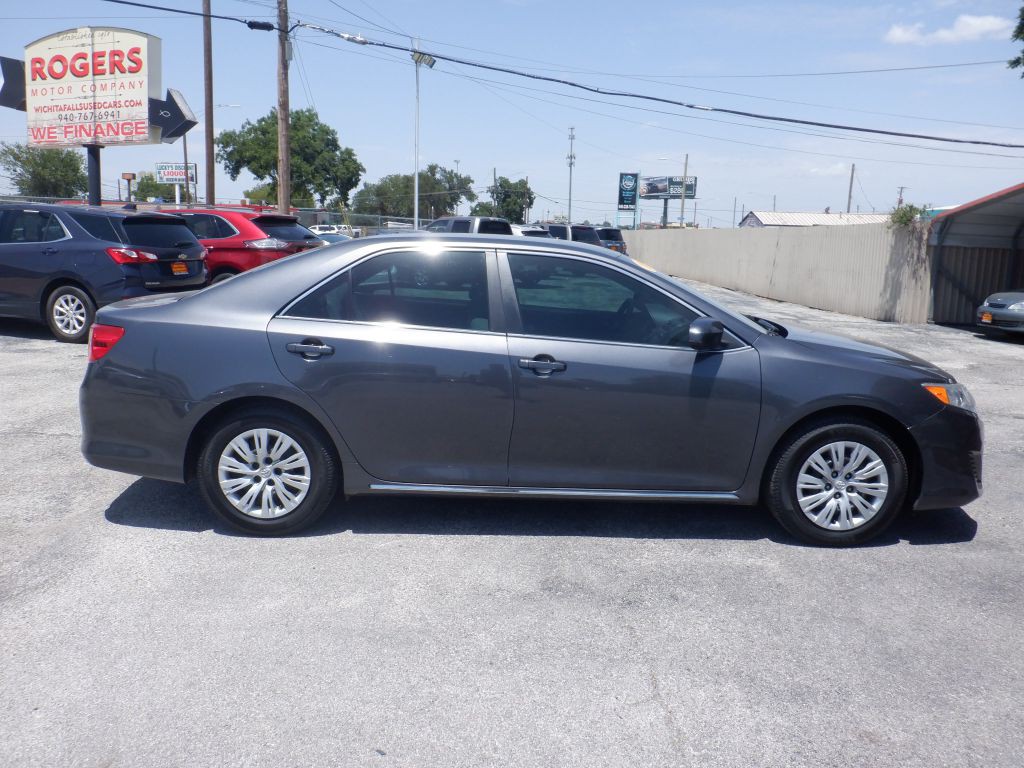 2012 Toyota Camry Image 2