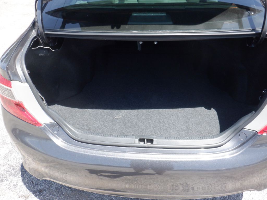 2012 Toyota Camry Image 12
