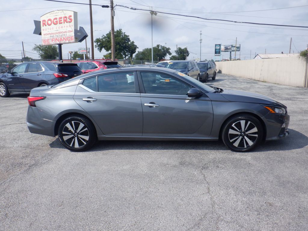 2021 Nissan Altima Image 2