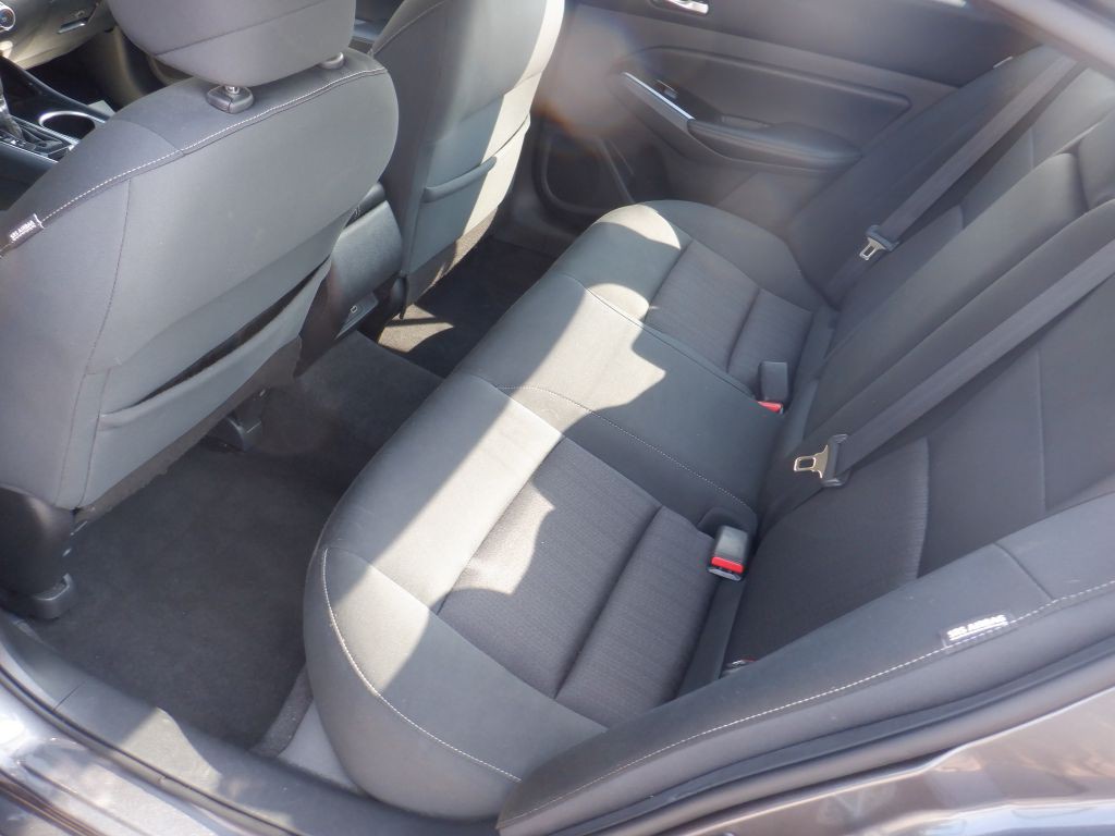 2021 Nissan Altima Image 11