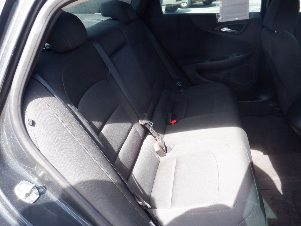 2018 Chevrolet Malibu Image 12