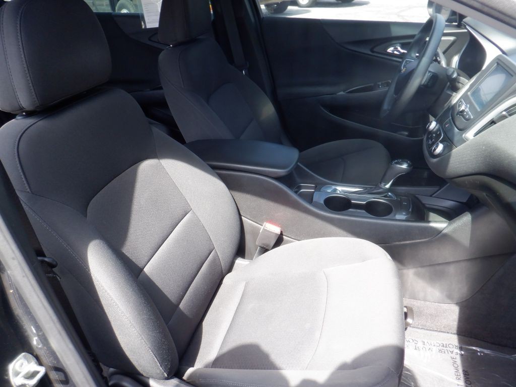 2018 Chevrolet Malibu Image 13