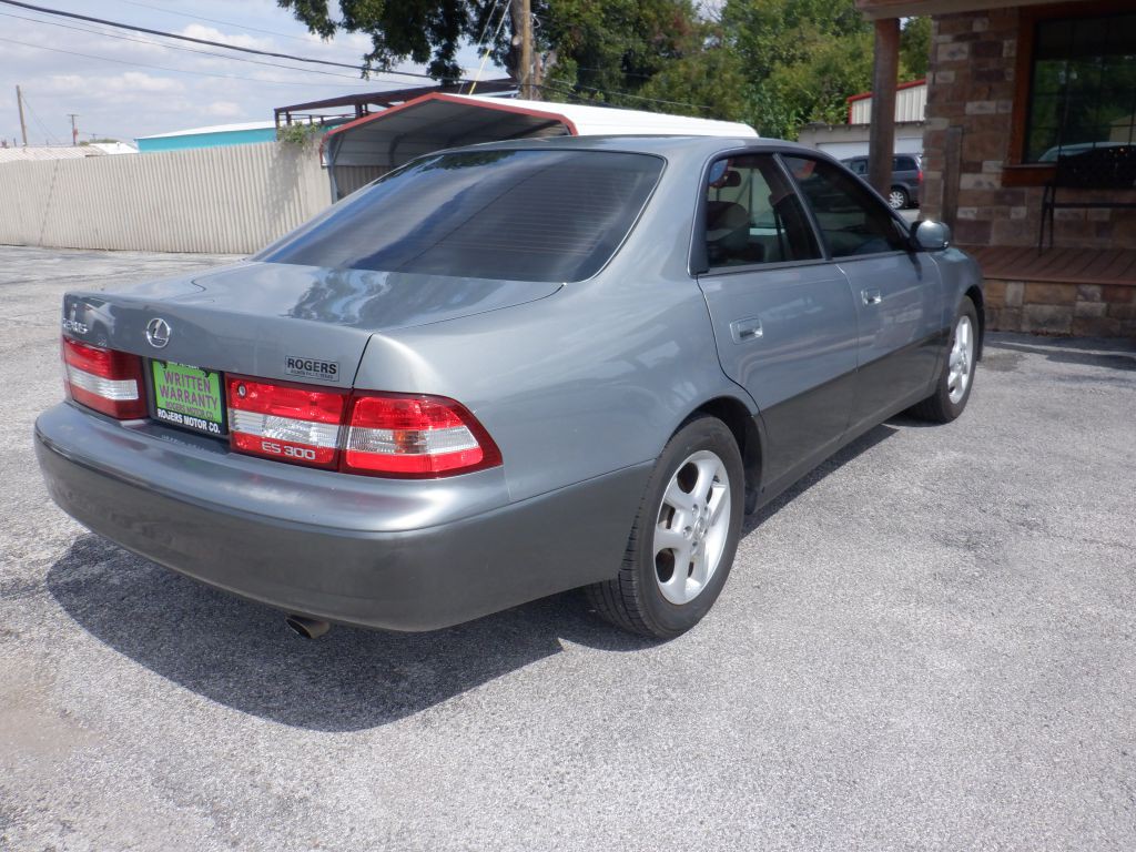 2001 Lexus ES Image 3