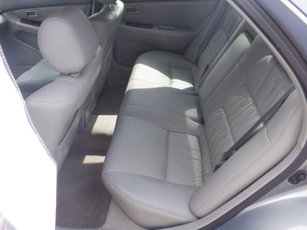 2001 Lexus ES Image 11
