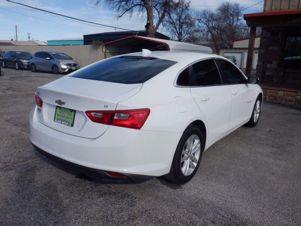 2017 Chevrolet Malibu Image 3
