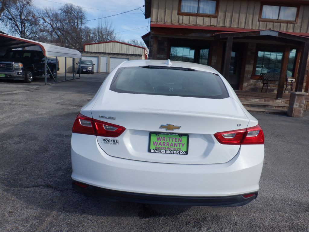 2017 Chevrolet Malibu Image 4