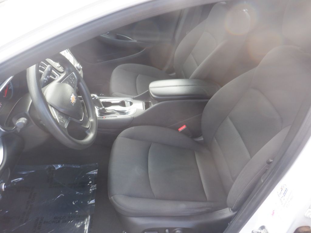 2017 Chevrolet Malibu Image 10