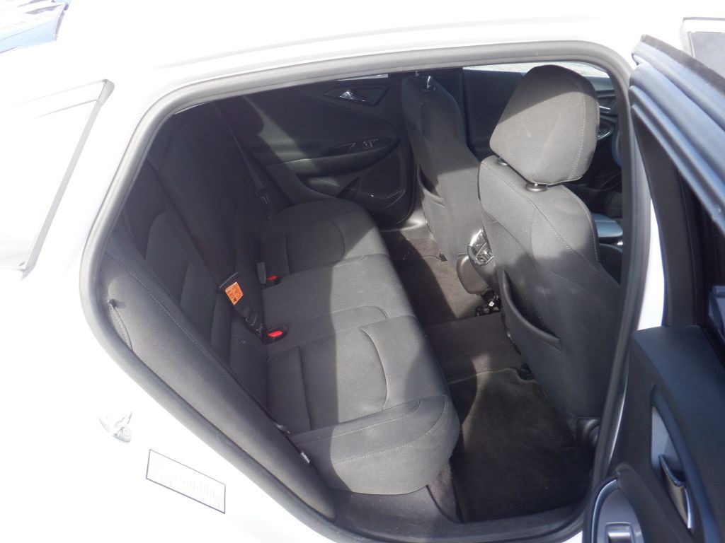 2017 Chevrolet Malibu Image 13