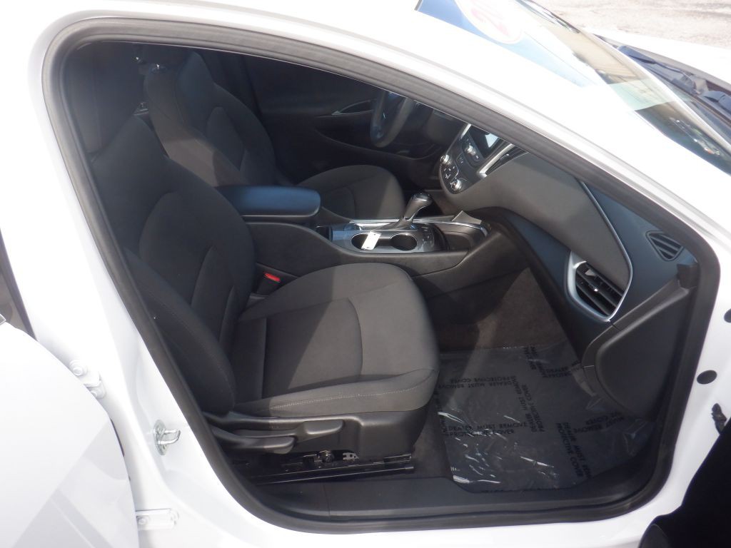 2020 Chevrolet Malibu Image 14