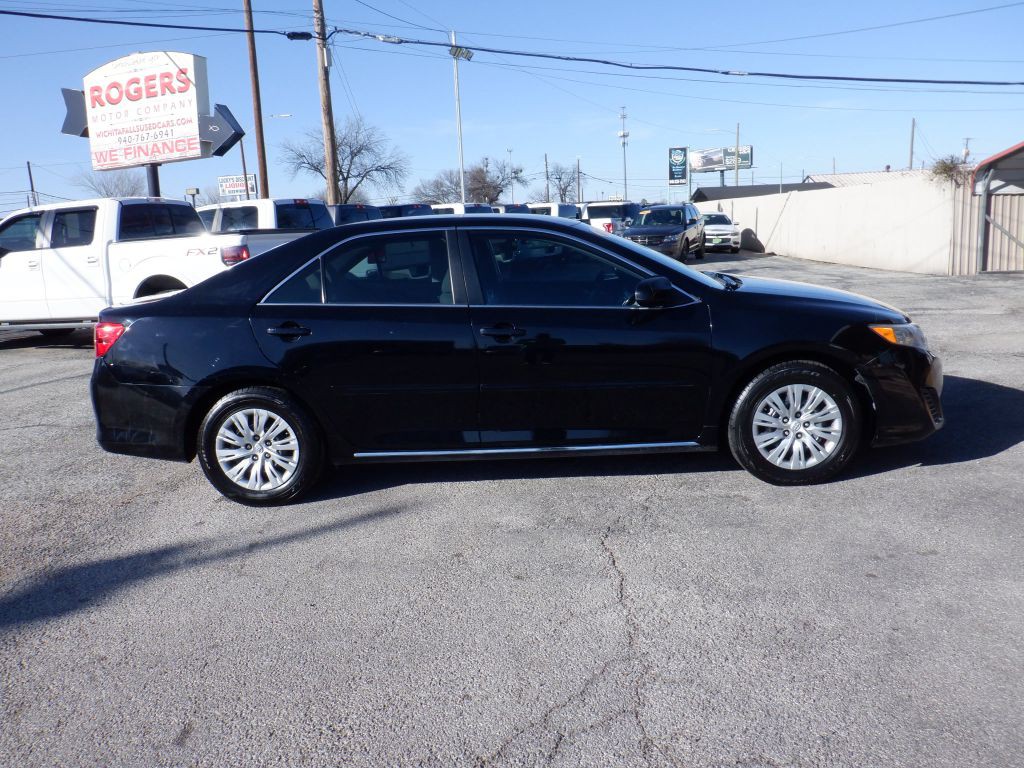 2013 Toyota Camry Image 2