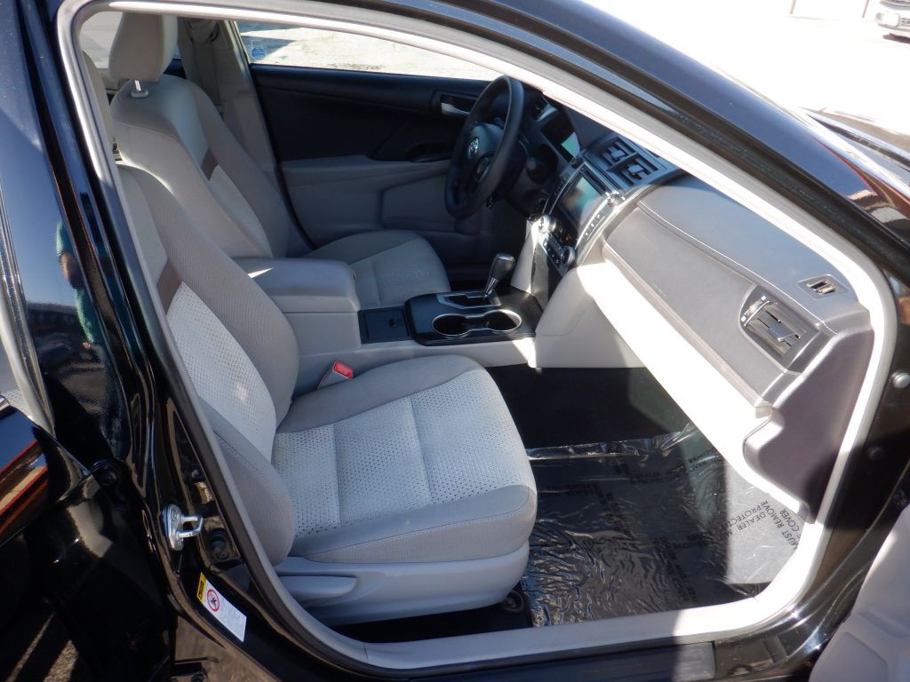 2013 Toyota Camry Image 14