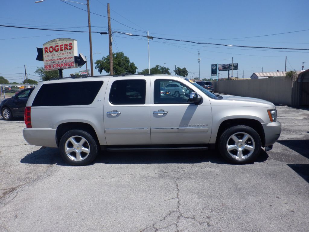 2009 Chevrolet Suburban Image 2