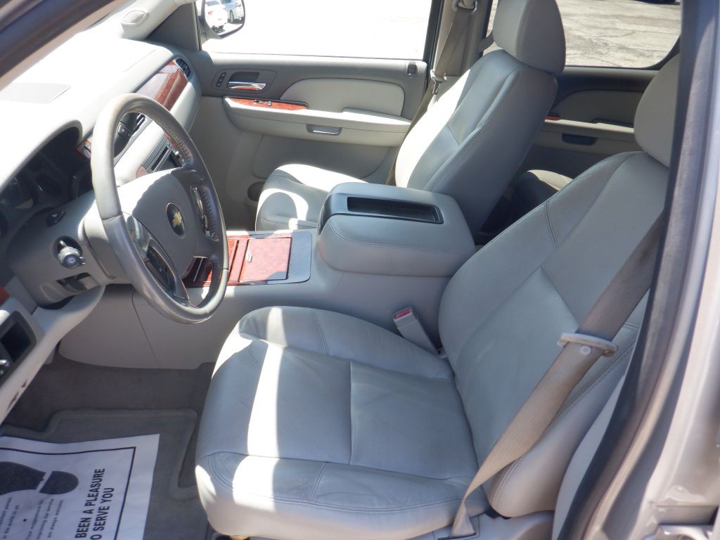 2009 Chevrolet Suburban Image 10