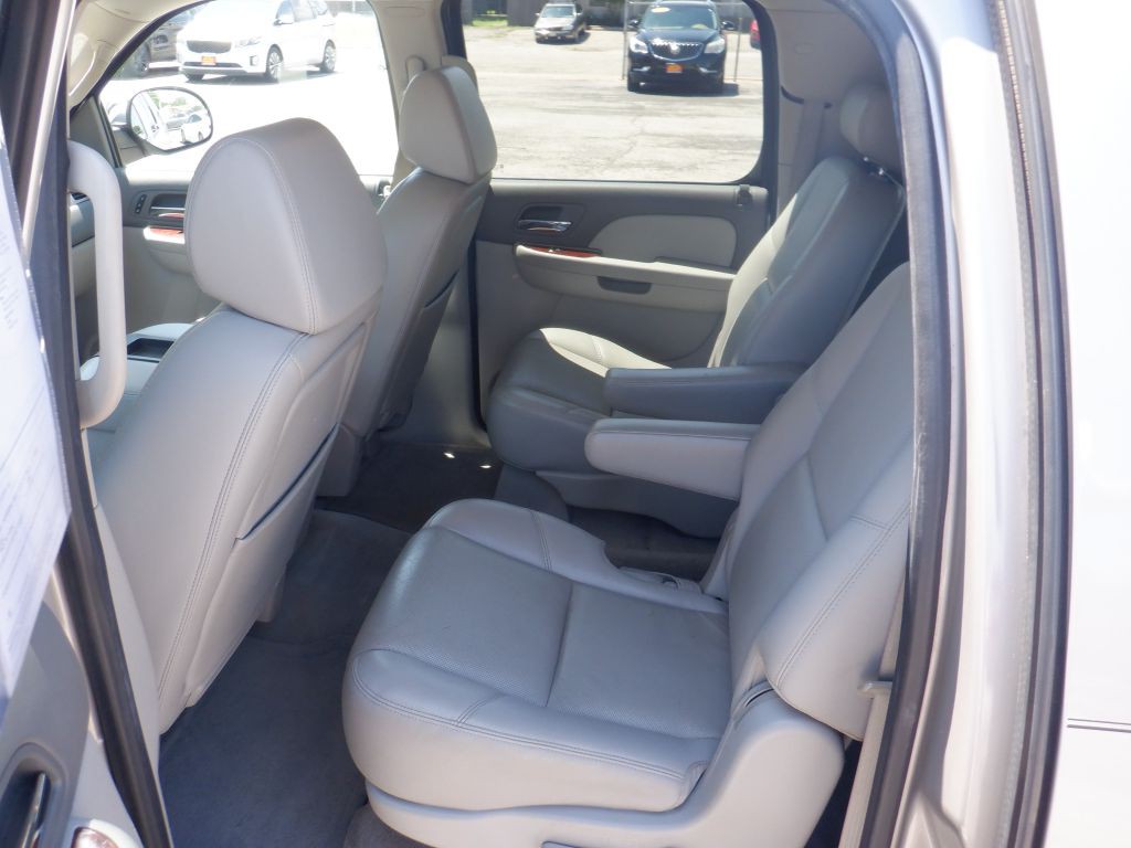2009 Chevrolet Suburban Image 11