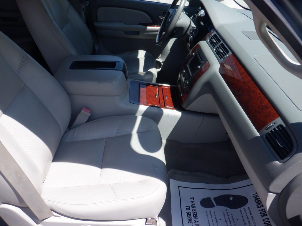 2009 Chevrolet Suburban Image 14