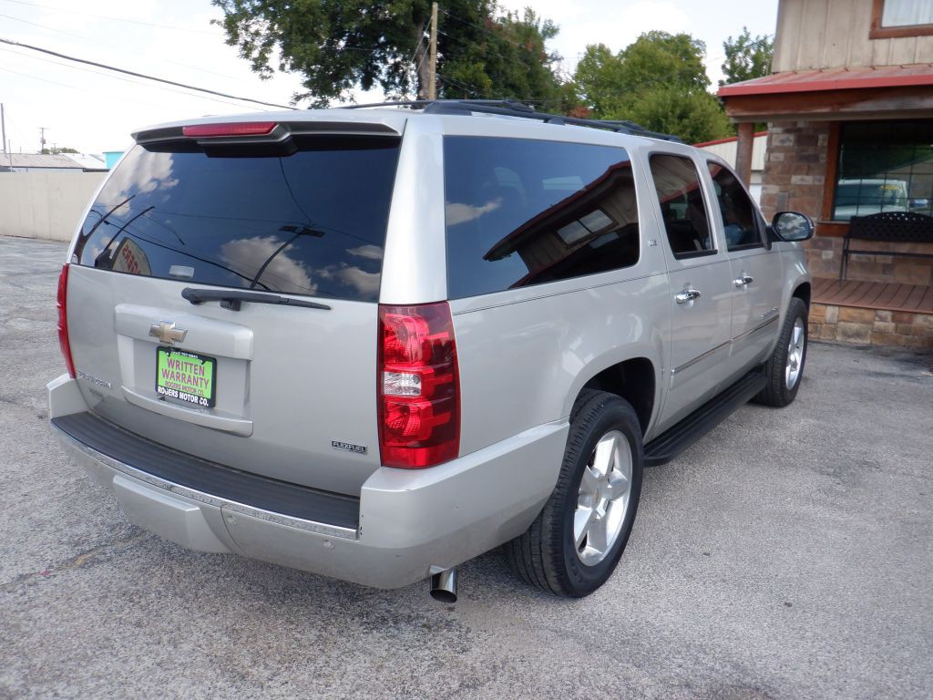 2009 Chevrolet Suburban Image 3