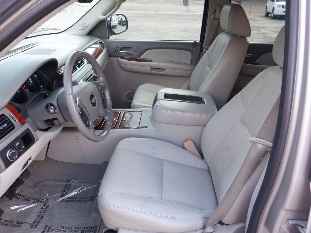 2009 Chevrolet Suburban Image 10