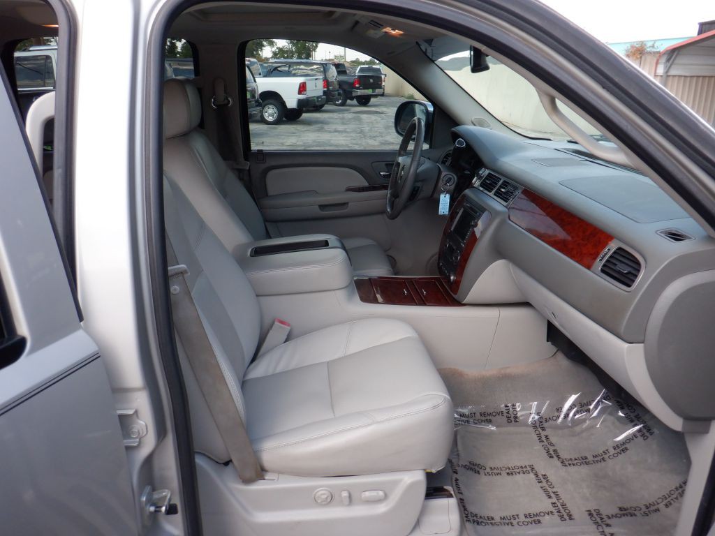2009 Chevrolet Suburban Image 14