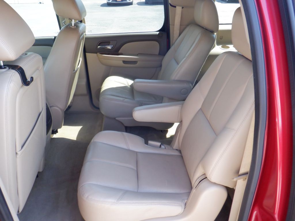 2012 Chevrolet Suburban Image 11