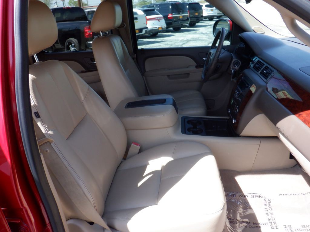 2012 Chevrolet Suburban Image 14