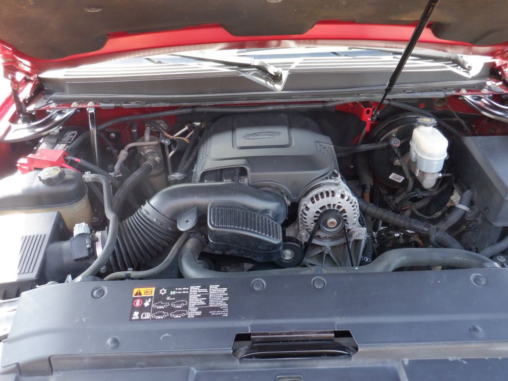 2012 Chevrolet Suburban Image 16