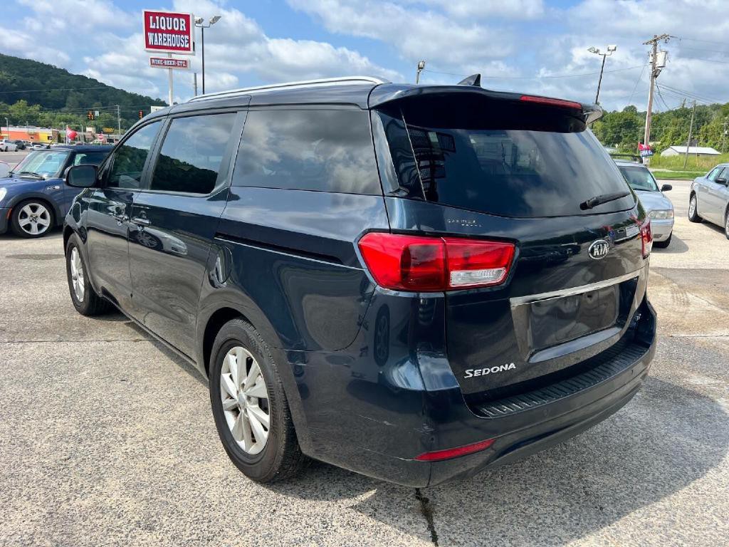 2017 Kia Sedona Image 9