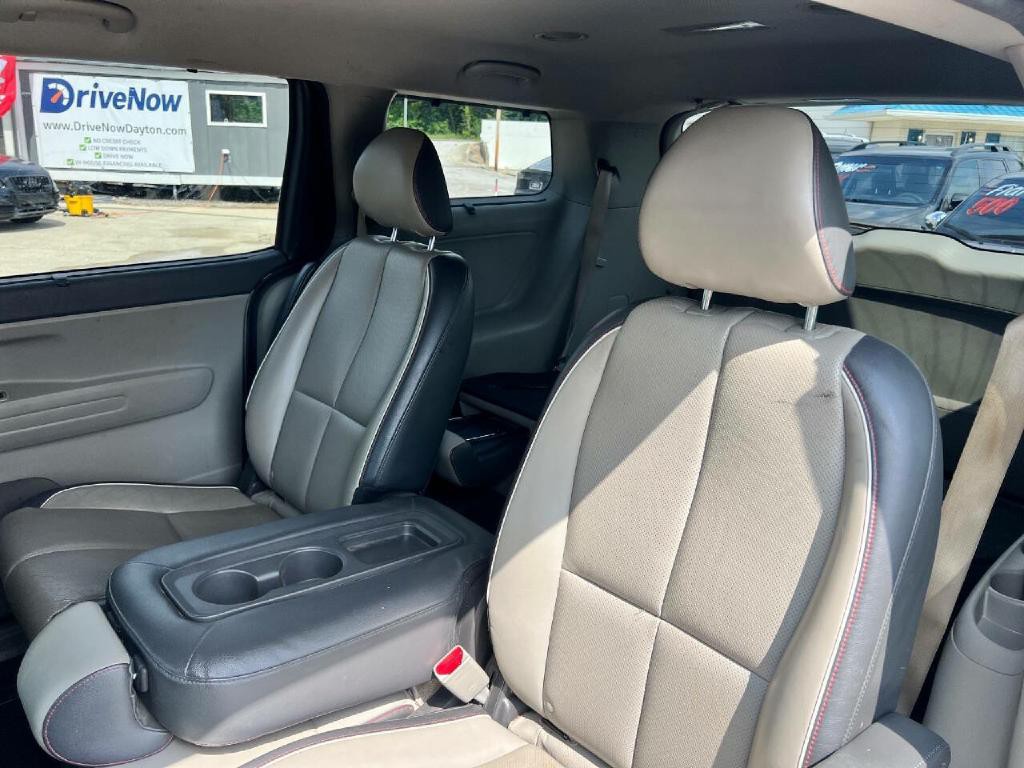 2017 Kia Sedona Image 11