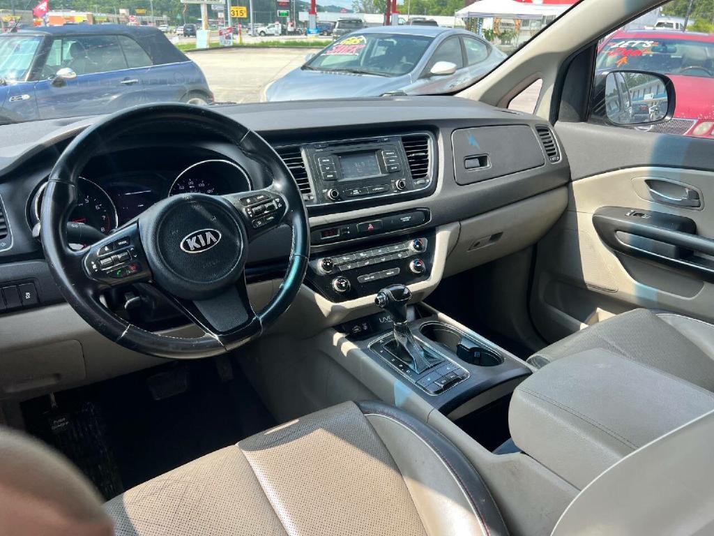 2017 Kia Sedona Image 12