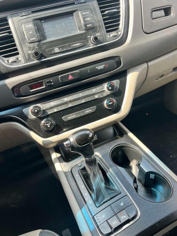 2017 Kia Sedona Image 16