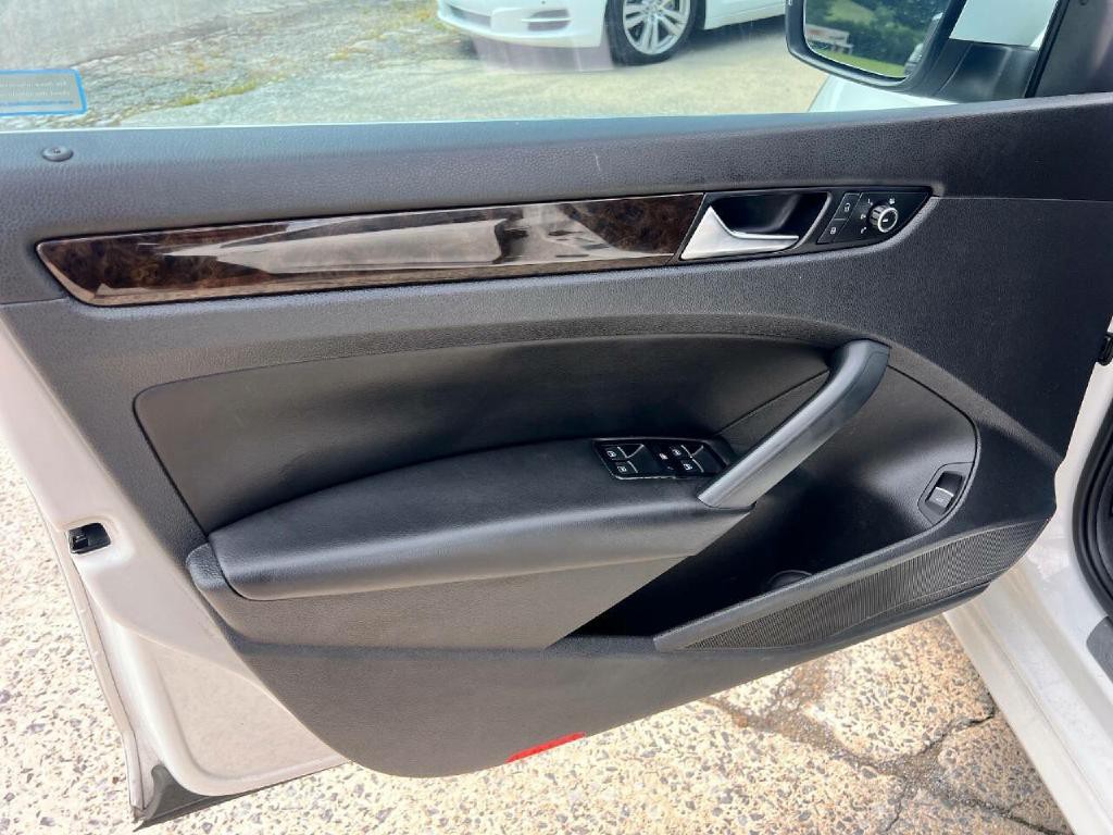 2014 Volkswagen Passat Image 11
