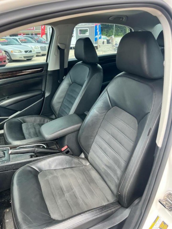 2014 Volkswagen Passat Image 12