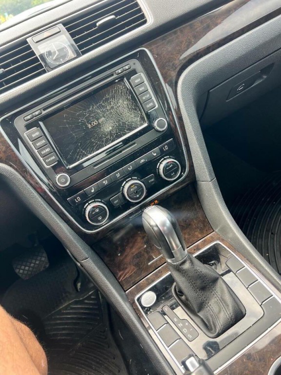 2014 Volkswagen Passat Image 14