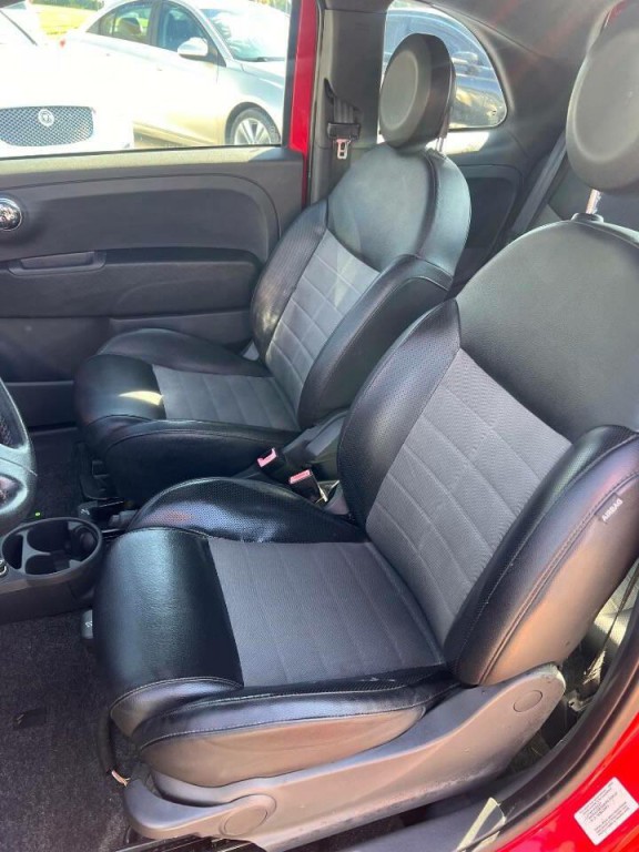 2012 FIAT 500 Image 11