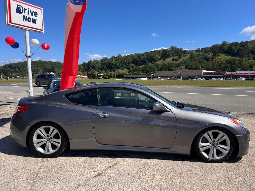 2010 Hyundai Genesis Image 5