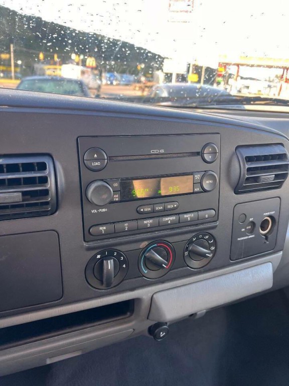 2005 Ford F-250 Image 12