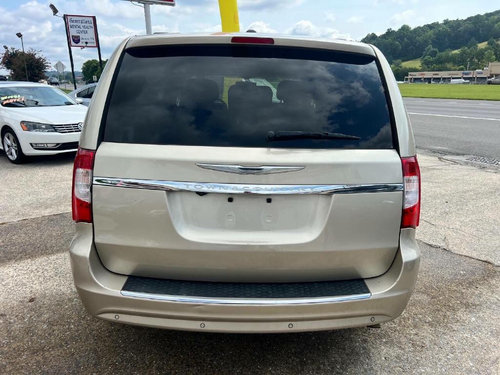 2015 Chrysler Town & Country Image 5