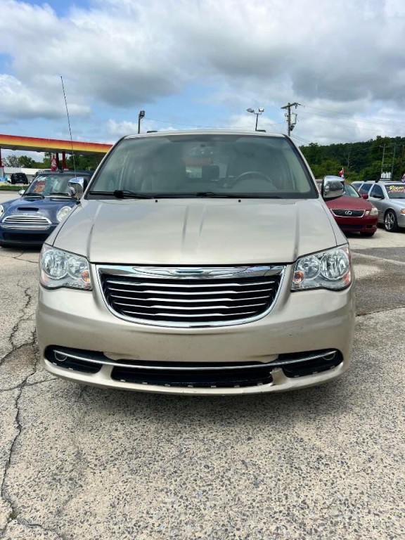 2015 Chrysler Town & Country Image 9