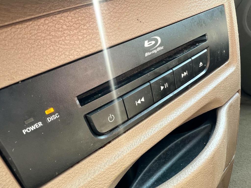 2015 Chrysler Town & Country Image 14