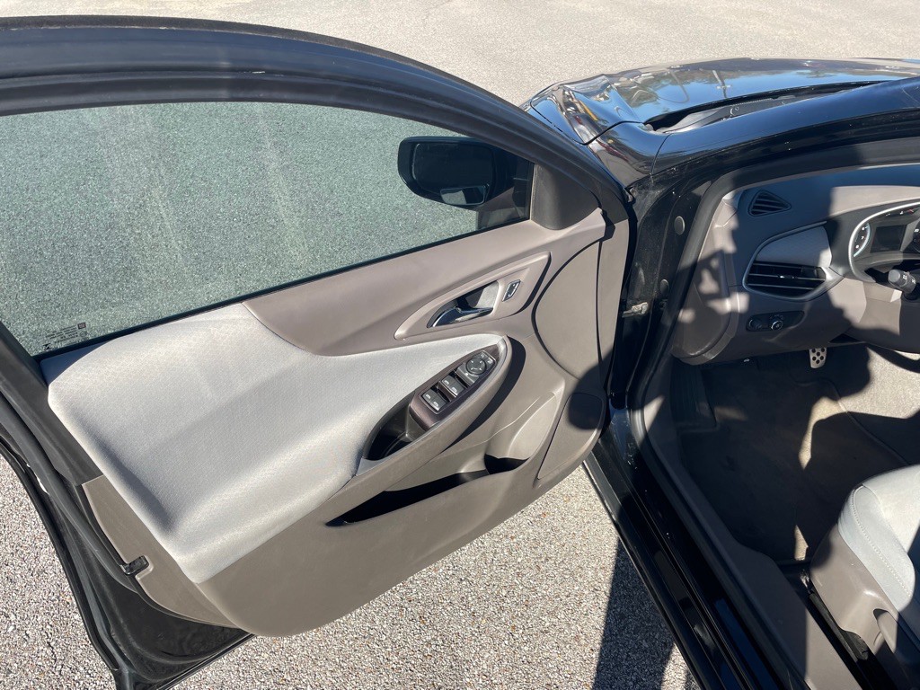 2017 Chevrolet Malibu Image 5