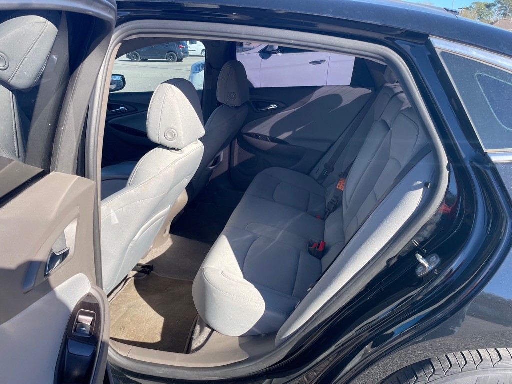 2017 Chevrolet Malibu Image 9
