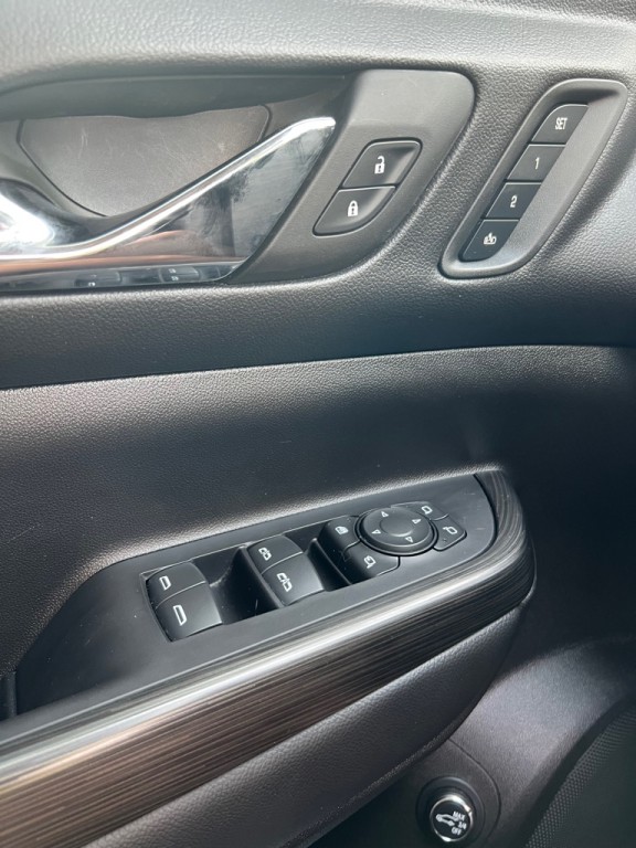 2023 GMC Acadia Image 8