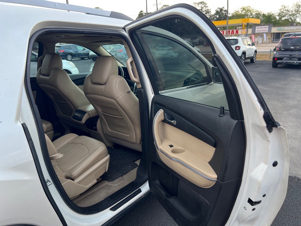 2012 GMC Acadia Image 2