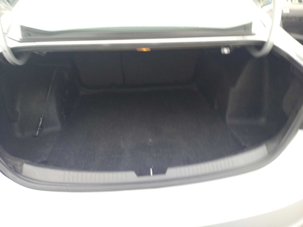 2018 Chevrolet Malibu Image 16