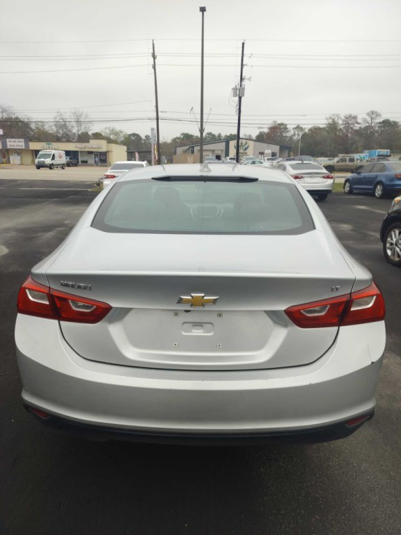 2018 Chevrolet Malibu Image 2